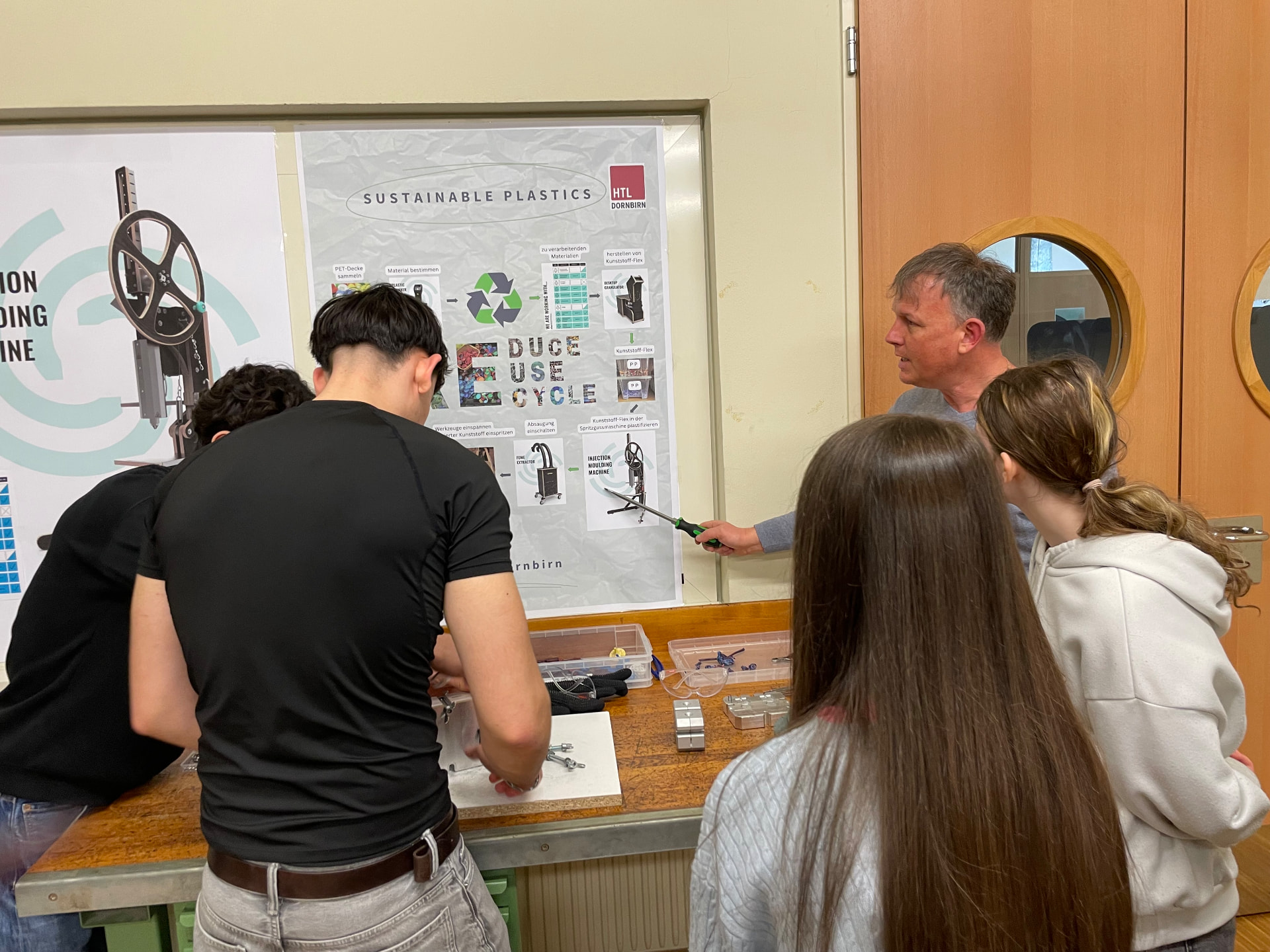 Erläuterung zum Thema Kunststoffrecycling am Poster